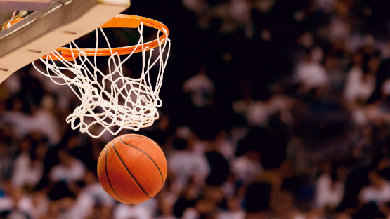 Basketball fällt durch Korb – Ziel Psychotherapie Kinder und Jugendliche, psychische und seelische Entwicklung unterstützen